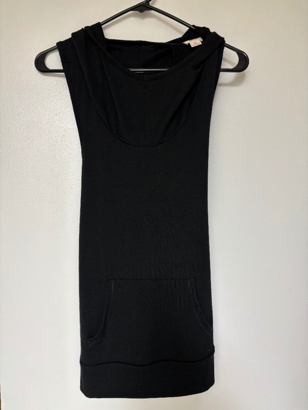 NWOT Womens Mossimo XS crisscross back black sleeveless pocket hoodie